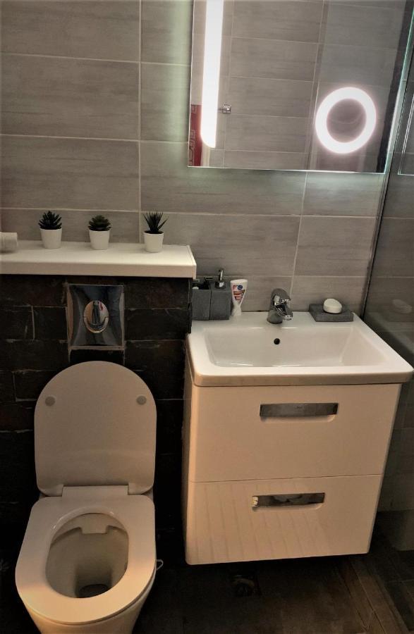 Huge 3 Room Apartament In City Center! Bucharest Exterior photo