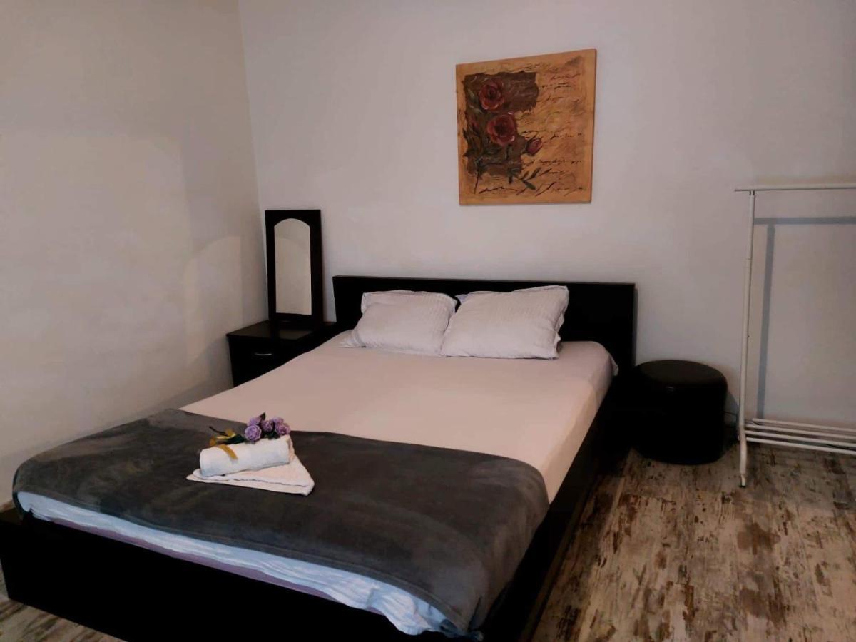 Huge 3 Room Apartament In City Center! Bucharest Exterior photo